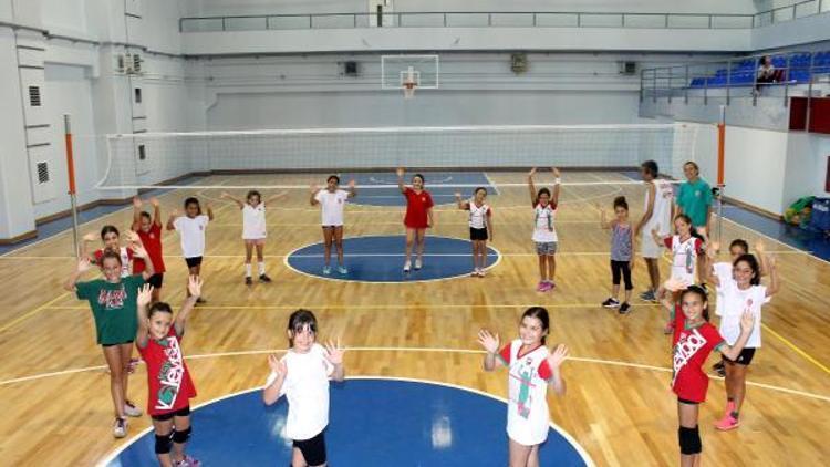 Karşıyaka voleybolda okul zamanı