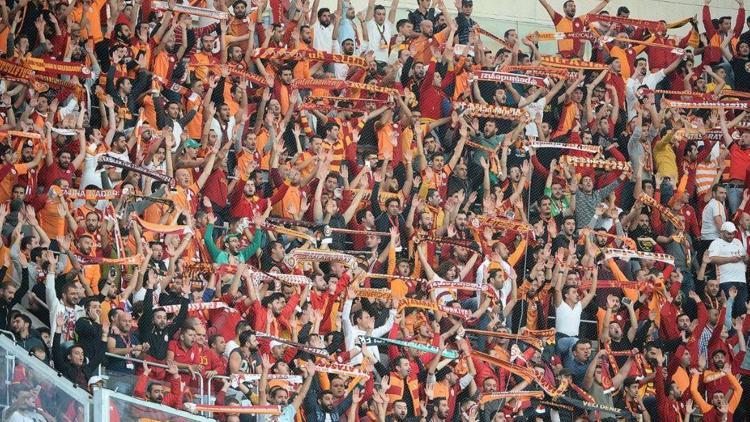 Galatasaray taraftarları 5 yıl sonra Dolmabahçede