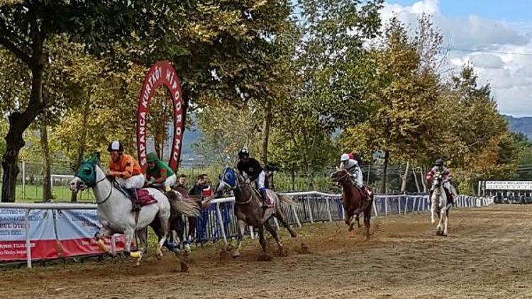 Sapancada mahalli at yarışları ilgiyle izlendi