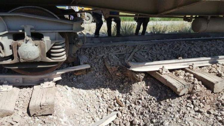 Vanda yük trenine PKKdan bombalı saldırı