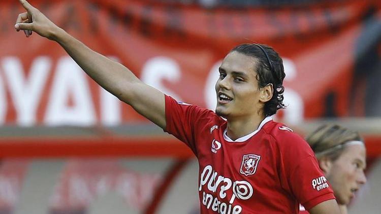 Enes Ünal durmuyor 12 yıl sonra...