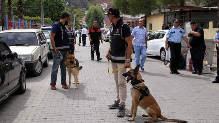 Fethiyede okullar bölgesinde polis denetimi