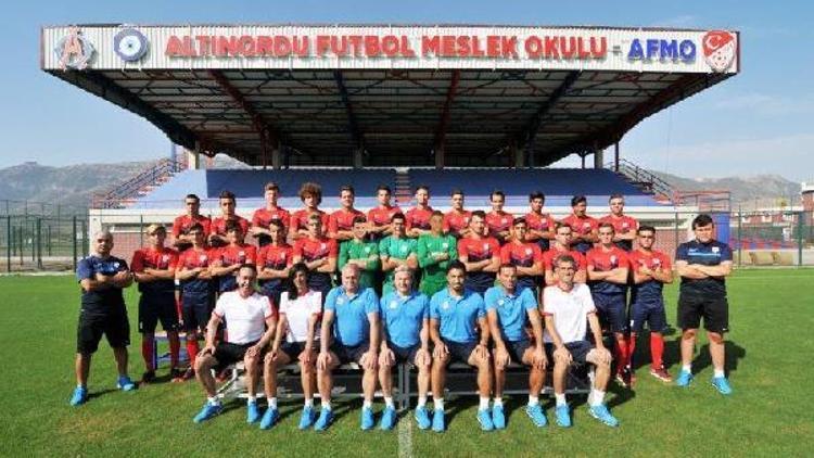 Altınordu U19 Levski Sofya önünde