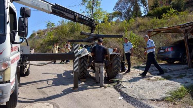 Devrilen traktörün altında kalan çiftçi ağır yaralandı