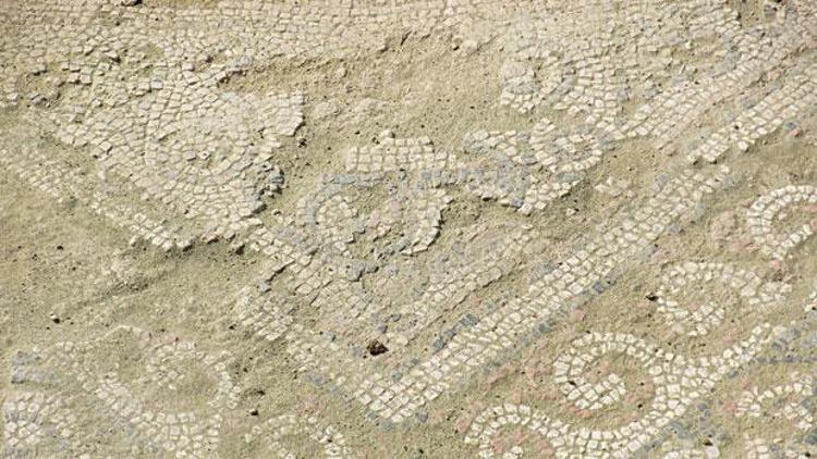 İnşaattan 2 bin yıllık mozaik çıktı
