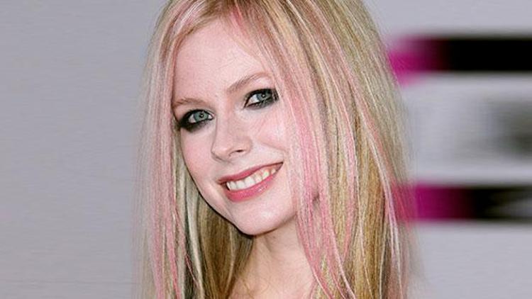 Dünya buna inanıyor: Avril Lavigne aslında 2003 yılında öldü