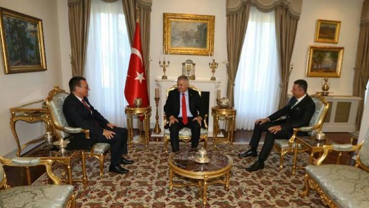 Başbakan Yıldırım, Türkiye Çimento Müstahsilleri Birliği Yönetim Kurulu Başkanı Mustafa Şefik Tüzün ve beraberindeki heyeti kabul etti
