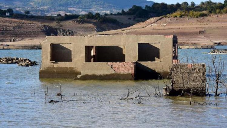 Baraj altından çıkan köye ziyaretçi akını