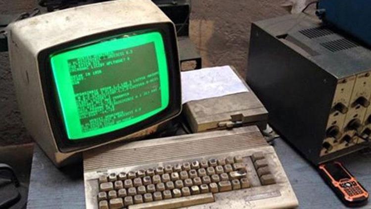 Commodore 64ü 25 yıldır kullanarak araç tamir ediyor