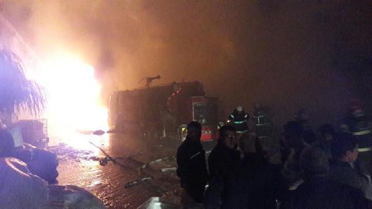 Gaziantepte fabrika yangın: yaralılar var / ek fotoğraflar