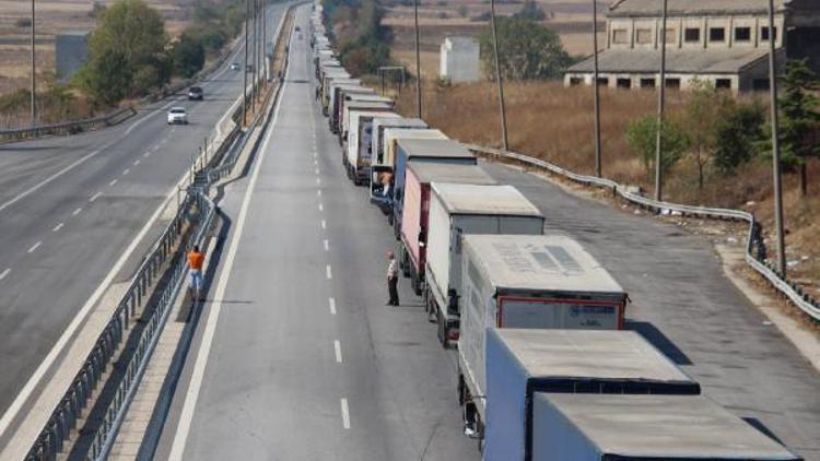 Kapıkule’deki TIR kuyruğu 25 kilometreyi buldu