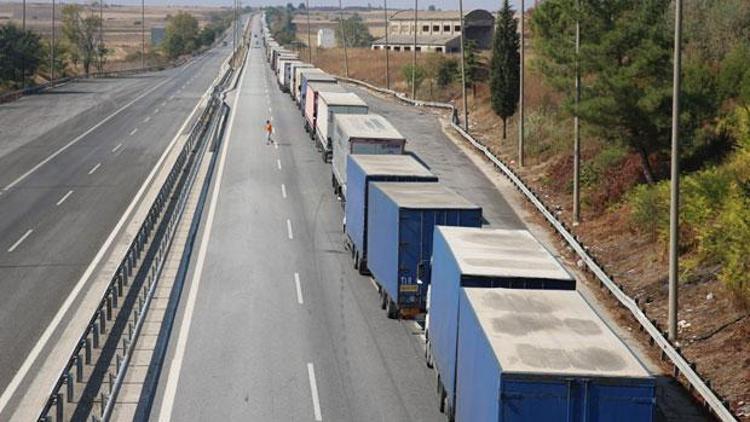 Kapıkule’deki TIR kuyruğu 25 kilometreyi buldu