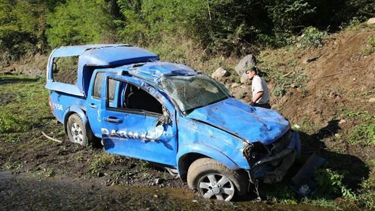 Askeri araç 50 metrelik uçuruma yuvarlandı: 2 asker yaralı