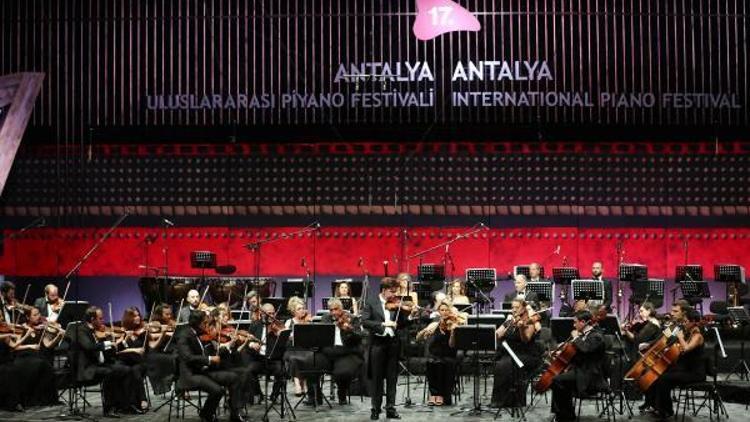 Büyüleyici keman virtüözünden, büyüleyici konser