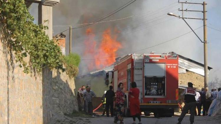 Yaşlı çiftin 55 yıllık yuvaları kül oldu