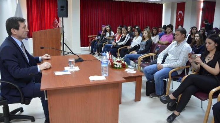 Siyasal Bilgiler Fakültesinin açılış dersini Vali Tavlı verdi