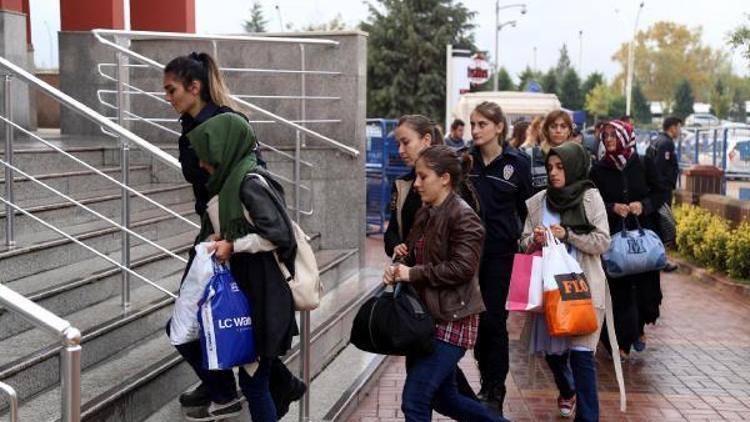 İzmitte FETÖ operasyonunda 9 kadın adliyeye sevk edildi