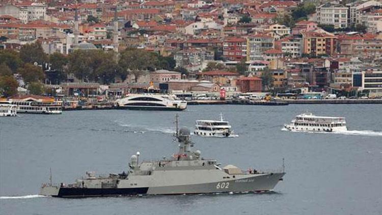 Füze taşıyan Rus gemileri İstanbul Boğazı’ndan geçti