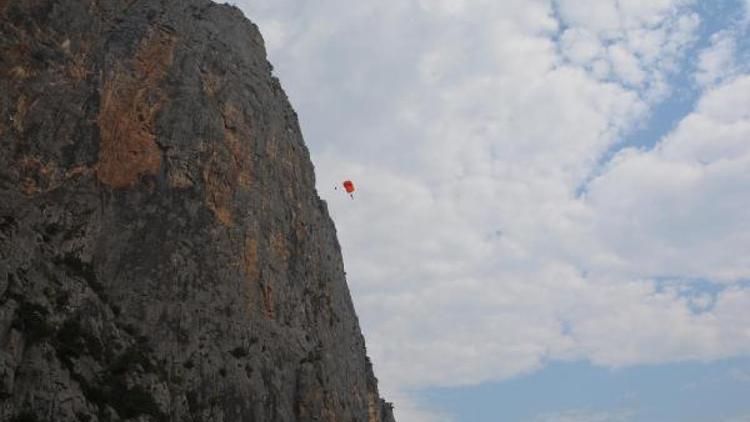 Şahinkaya Kanyonunda 324 metreden atladı