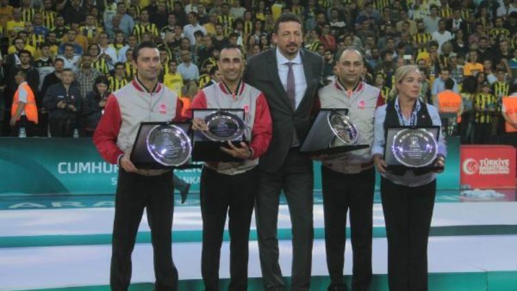 Fenerbahçenin kupasını Cumhurbaşkanı Recep Tayyip Erdoğan verdi