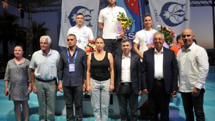 Rus şampiyon ödülünü ağlayarak aldı, Türkçe konuştu