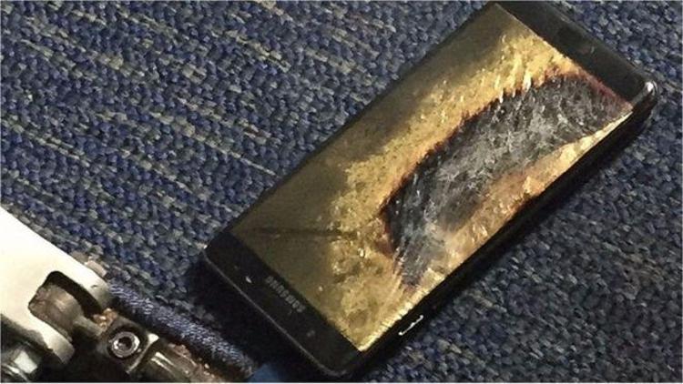 Yenilenmiş Samsung Galaxy Note 7 uçakta alev aldı