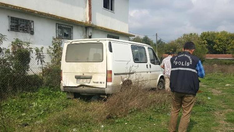 Gece çalınan minibüs sabah terk edilmiş bulundu