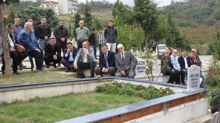 Kenan İskender, vefatının 1inci yıl dönümünde kabri başında anıldı