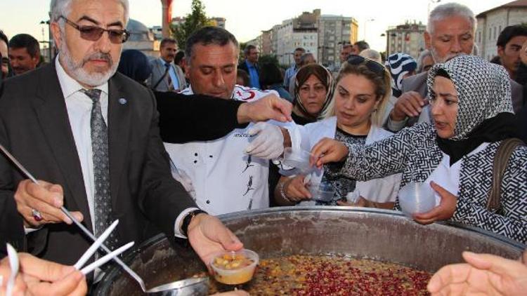 Sivasta 5 bin kişilik aşure dağıtıldı