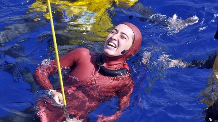 Şahika Ercümen, 50 metre derine inerek dünya ikincisi oldu