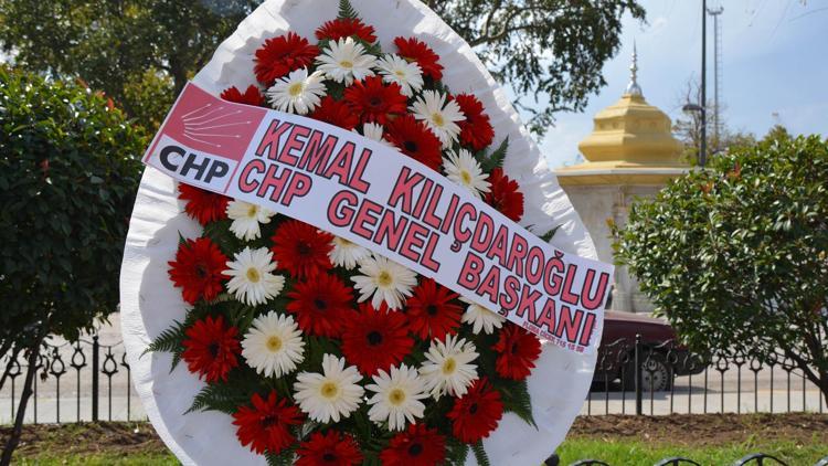 CHPli Başkan, Kılıçdaroğlunun çelengini kaldırttı