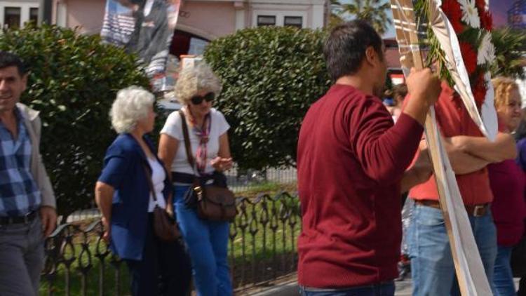 Kutlama törenine gönderilen Kılıçdaroğlu çelengi partililer tarafından böyle kaldırıldı