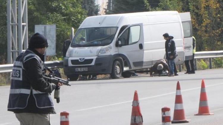 Eskişehirde bomba yüklü minibüs ihbarı polisi alarma geçirdi