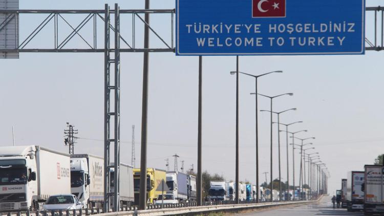 Kapıkule’de 8 kilometrelik TIR kuyruğu oluştu