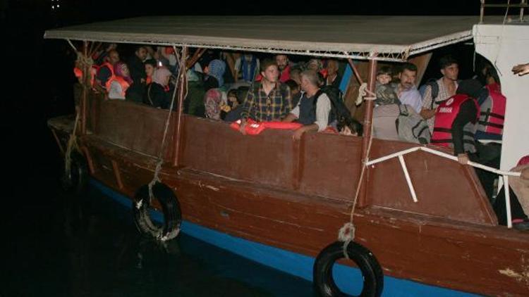 Mersinden Kıbrısa gitmek isteyen 100 Suriyeli sığınmacı yakalandı