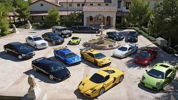 Dünyanın en zenginlerinden olan Bill Gatesin otomobil koleksiyonu