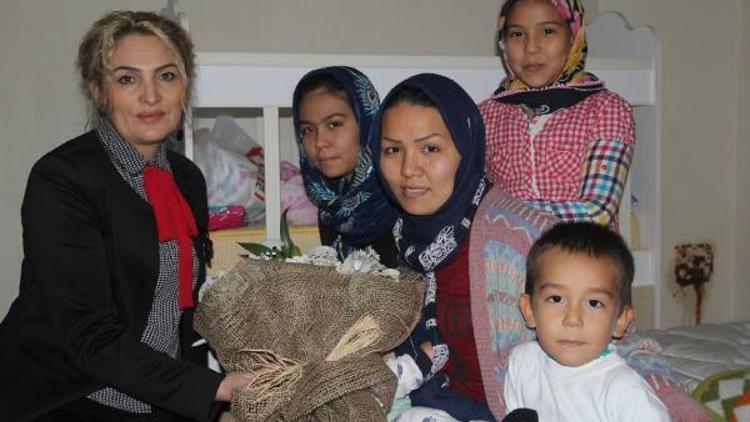 Şengül Yavuz, Afganlı aileleri ziyaret etti