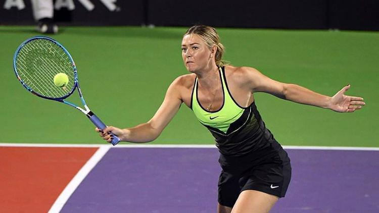 Ve Sharapova korta çıktı