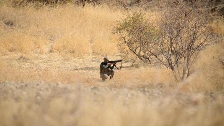 PKK saldırısında ölen Ak Parti Dicle İlçe Başkanı Aktert toprağa veriliyor (2)