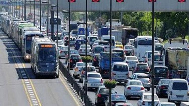 Metrobüste İngiliz trafiği kazaya davetiye çıkarıyor