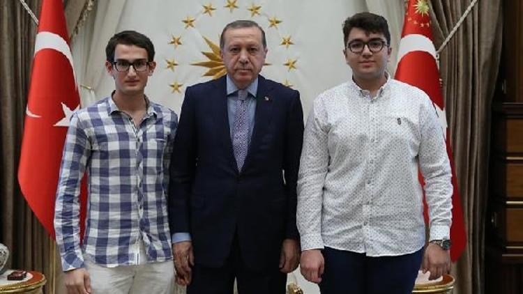 Cumhurbaşkanı Erdoğan, başarılı öğrencileri kabul etti