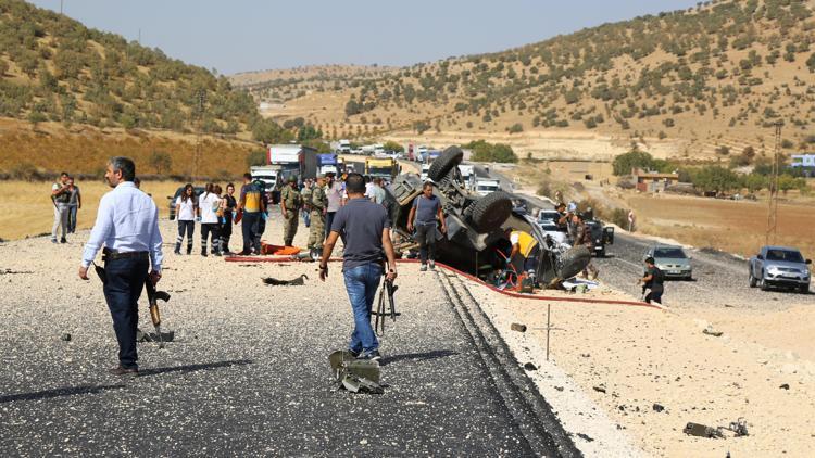 Teröristler 3 yerde bomba patlattı Şehit ve yaralılar var