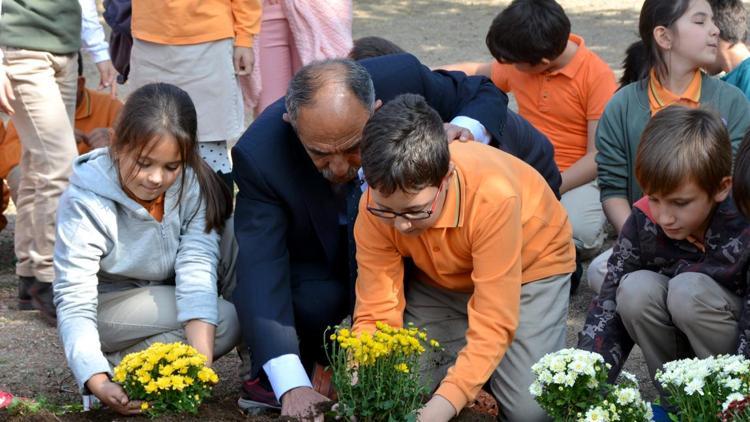 ‘Toprak Vatandır’ okul bahçelerinde