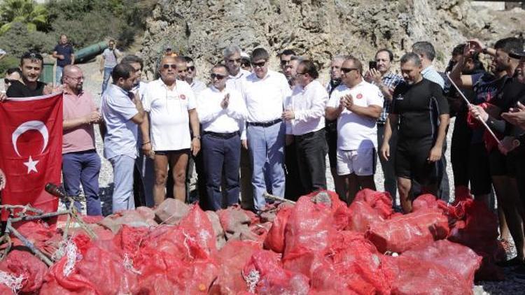 Konyaaltında deniz temizliği yapıldı