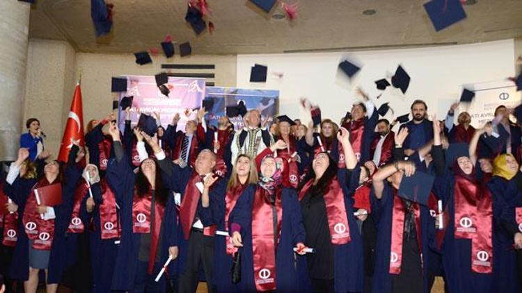 Anadolu Üniversitesi’nin Köln’de mezuniyet coşkusu