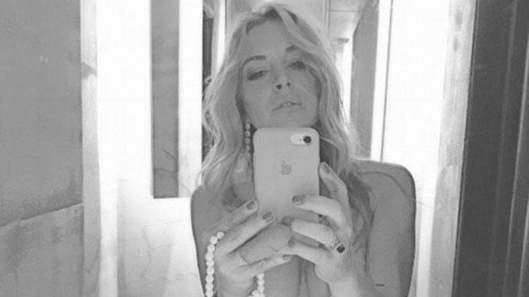 Lindsay Lohandan çıplak selfie