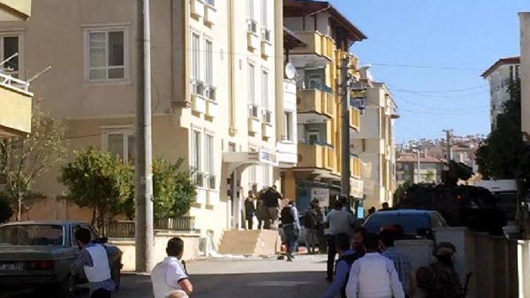 Gaziantepte, hücre evi operasyonunda canlı bomba kendini patlattı: 3 şehit, 8 yaralı - yeniden