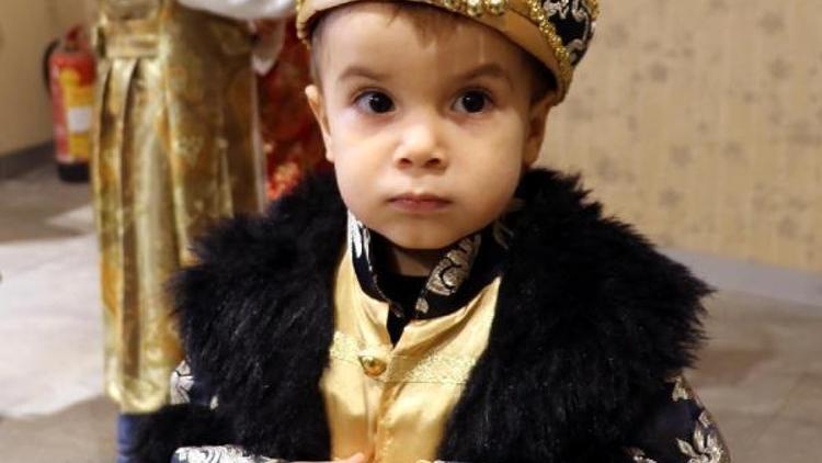 Çocuklar Osmanlı kıyafeti giyip sultan ve şehzade oldu