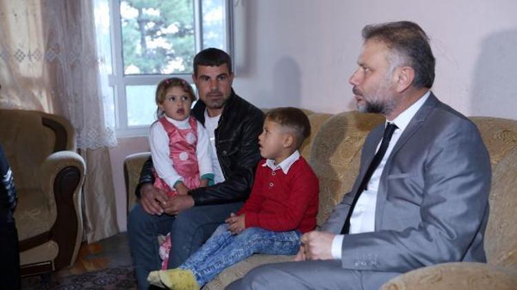 Başkan Ertürk mülteci ailelere konuk oldu