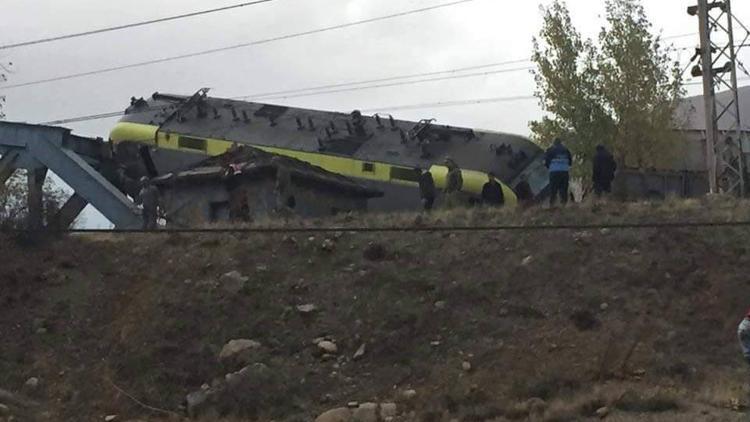 Sivas’ta yük treni ile manevra treni çarpıştı: 4 makinist yaralı